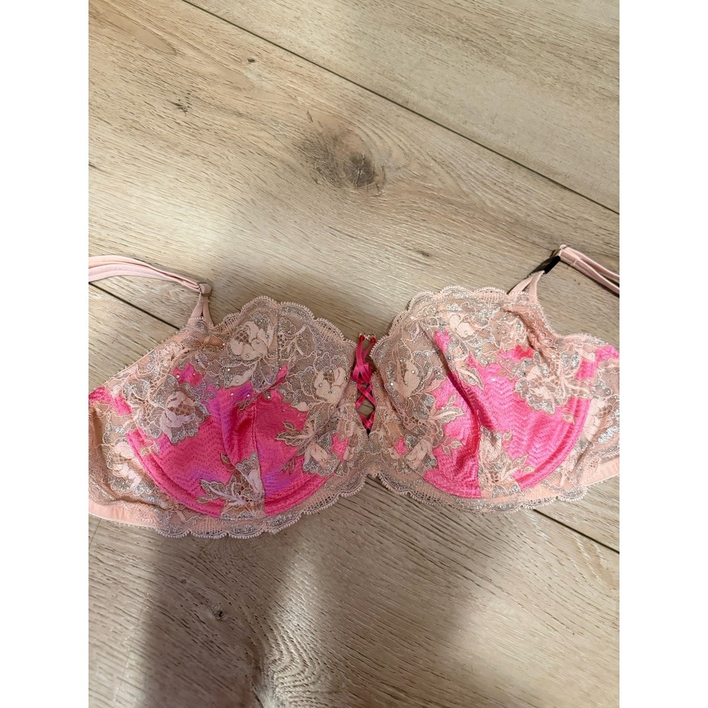 Victoria secret bra size 36D NWT
